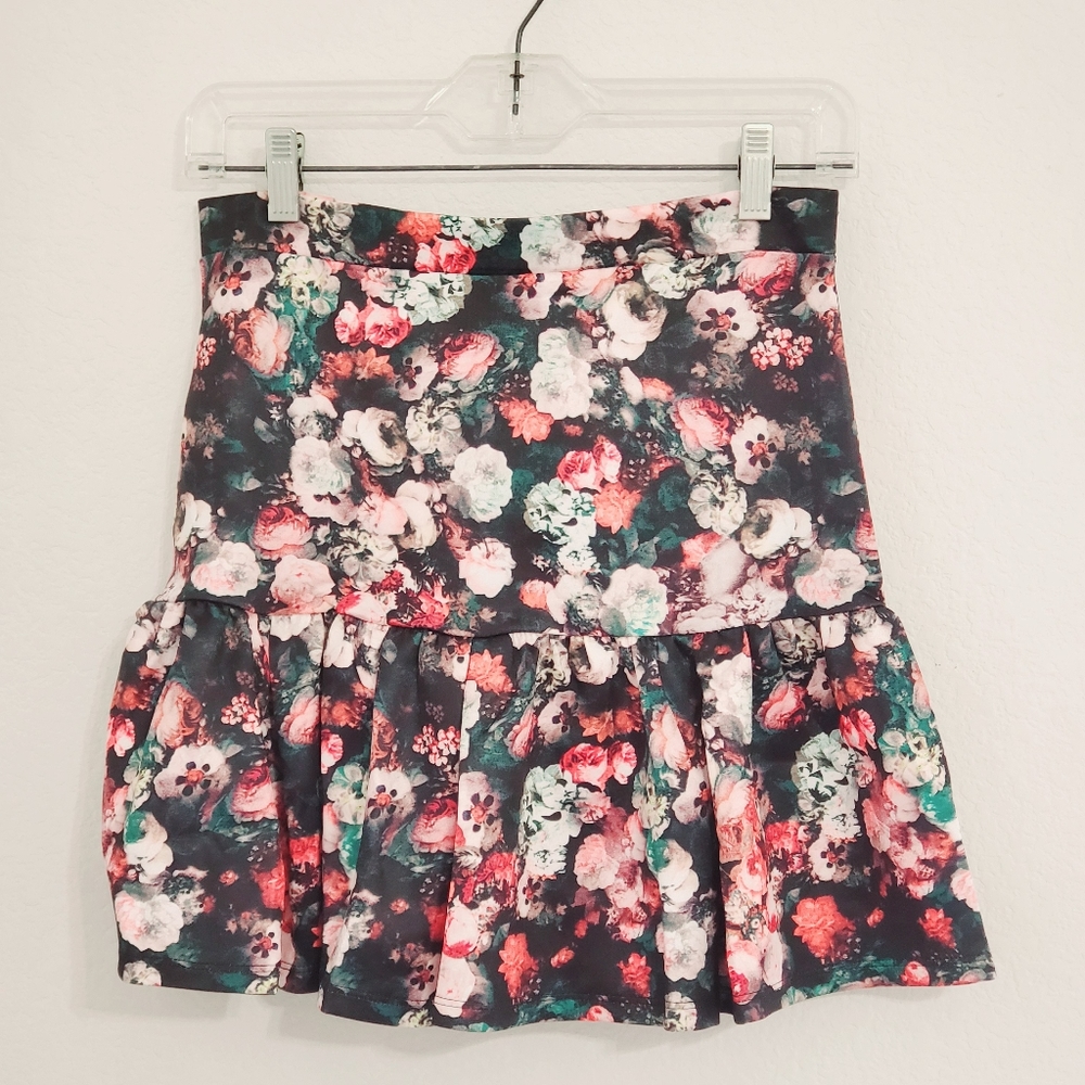 RENAMED Floral rose graphic print skirt Lg. ruffle bottom layer swingy - Picture 1 of 8